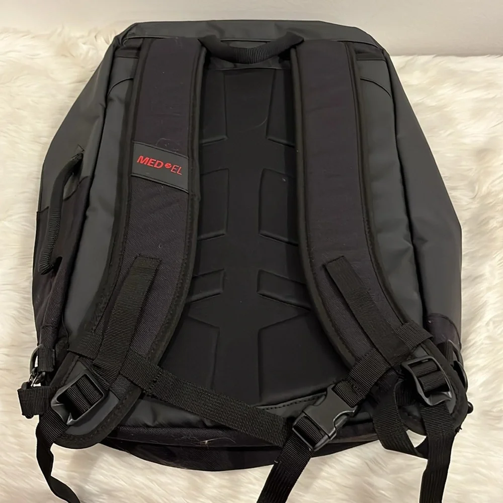 Kohla Restless 18L Black Backpack Multimedia Retractable Straps Side Handle